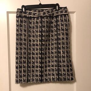 Blacks and white woven work skirt